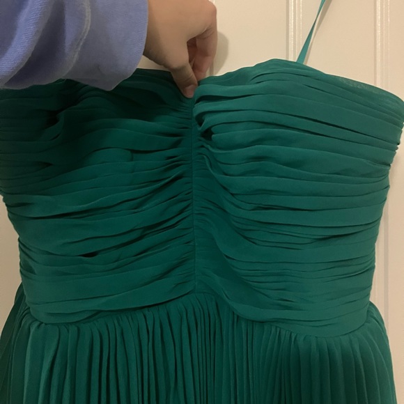 Stunning Fame and Partners emerald green formal dress. - Picture 2 of 3